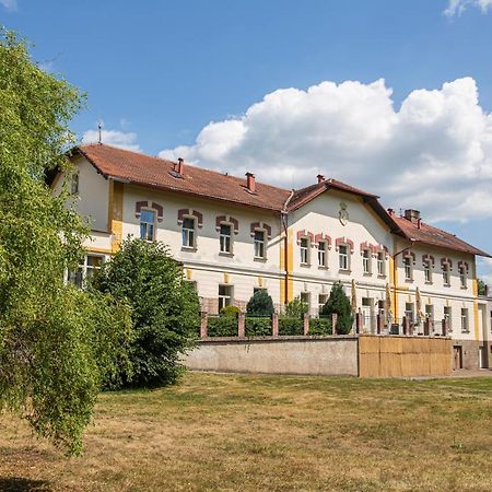 Pension V Parku Cesky Sternberk Kültér fotó
